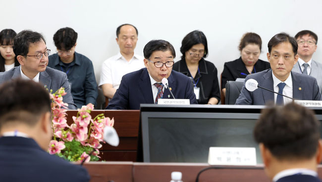 유철환 국민권익위원장이 17일 정부세종청사에서 열린 `행정심판 시스템 착수보고회`에서 인사말을 하고 있다.