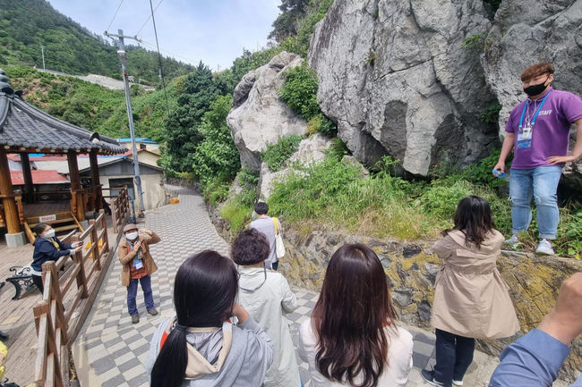 독도답사 현장(울릉도 학포항 임오명각석문)