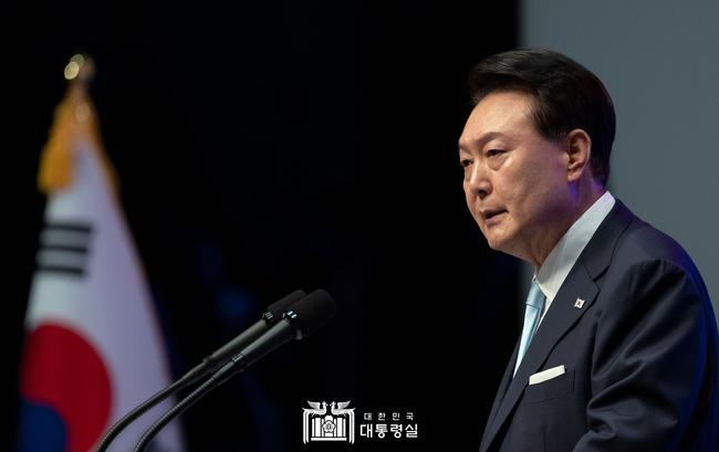 윤석열 대통령은 8월 15일 세종문화회관에서 열린 제79주년 광복절 경축식에서, 한반도 전체에 국민이 주인인 자유 민주 통일 국가를 세워야만 진정한 광복이 완성될 수 있다고 강조했다.