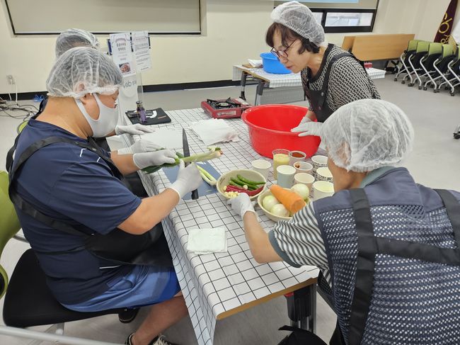 문 열고 밖으로, 쇼핑하고 밥 만들고... 성북구 1인가구 고립 해소