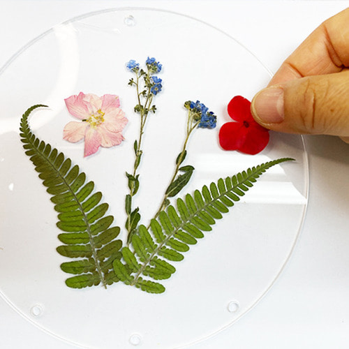 마음 챙김 교육인 `압화를 이용한 드림캐처 만들기` 예시 이미지