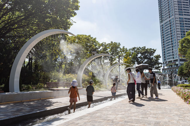 여의도 자매근린공원 내 조성된 물길정원