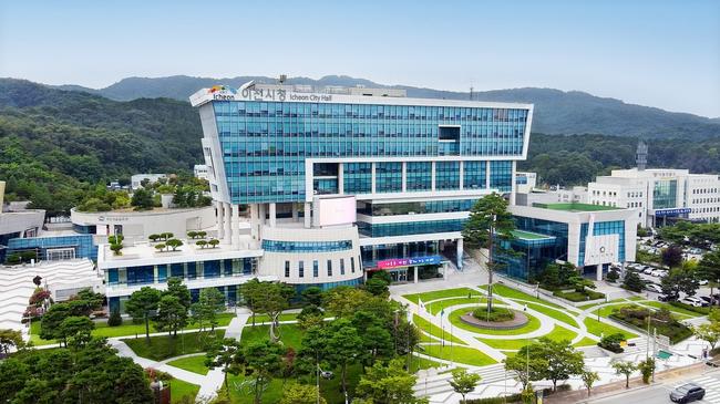 이천시(시장 김경희)는 누구나 돌봄 사업의 돌봄 서비스의 효과를 극대화하고 지속 가능한 돌봄 체계를 구축한다고 밝혔다.