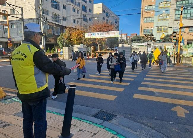 등하교안전지킴이 활동 모습