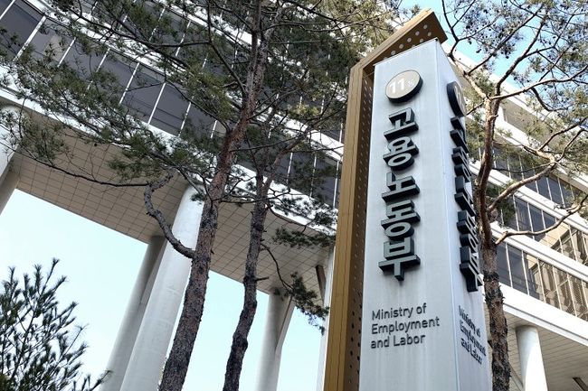 고용노동부가 학교법인 강원학원(강원중 · 강원고)에 대한 특별근로감독을 실시한 결과, 다수의 교직원이 장기간에 걸쳐 심각한 직장 내 괴롭힘을 겪은 것으로 확인됐다.